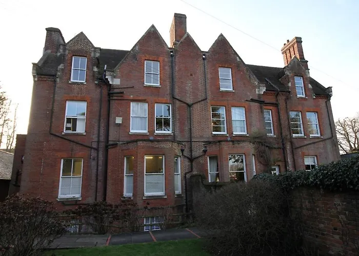 Canterbury Hotel Cottages And Apartment\'S