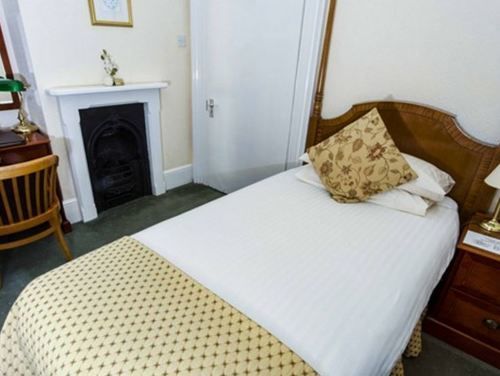 And Apartment's Hotel Canterbury