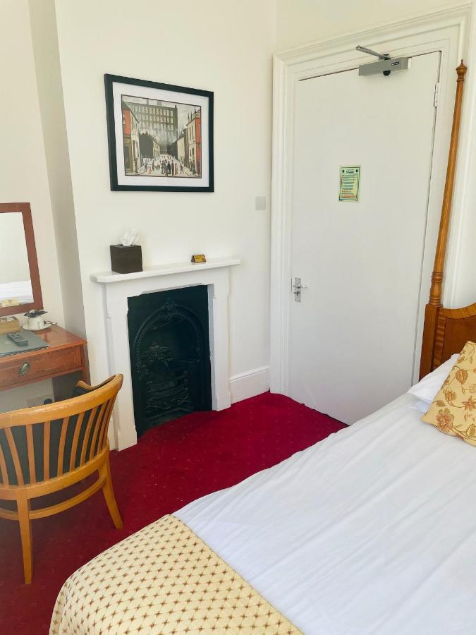 And Apartment's 3*